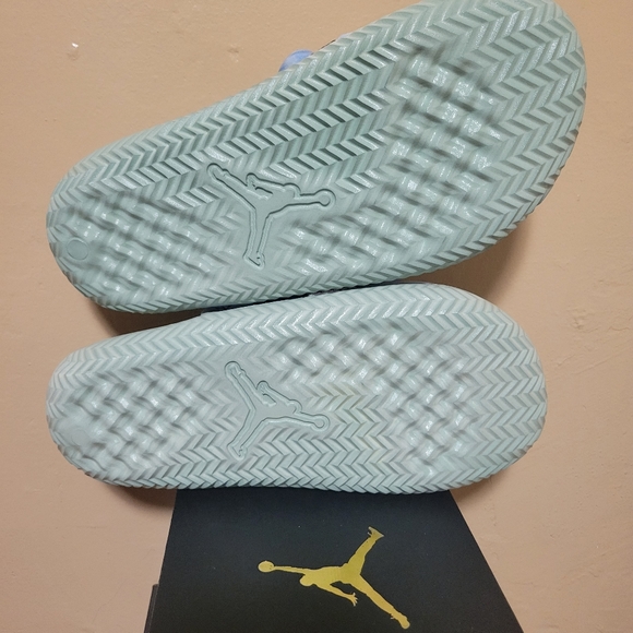 JBalvin Jordan NEW Slides $60GLoW s 10 ONLY - Picture 2 of 6
